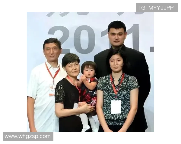 姚明在不同阶段的胖瘦变化对比图揭示运动员的身体管理之道