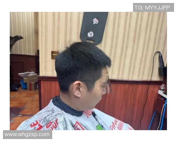 足球明星发型全攻略教你轻松打造球场风范的理发技巧与步骤